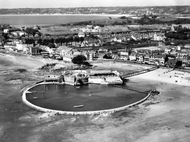 JSC Tidal pool the size of 10 Olympic pools